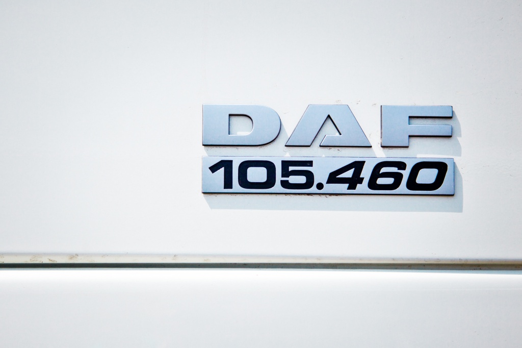 DAF 105.460-min.jpg